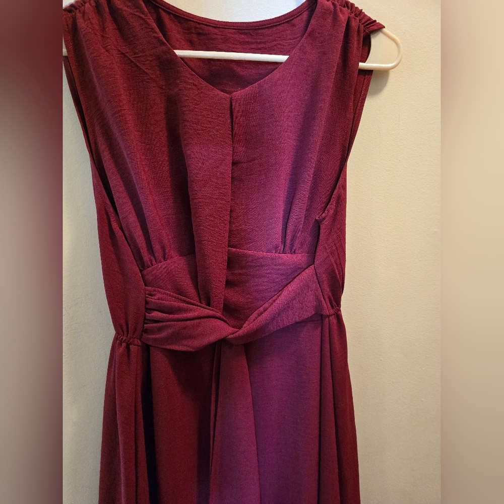 Elegant Sleeveless Burgundy Dress Size L - Picture 2 of 4